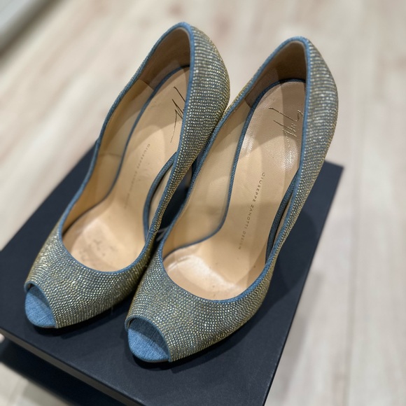 Evening Heels - Picture 2 of 3